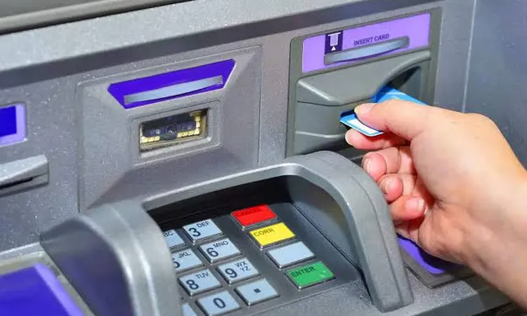 رسوم السحب من ماكينات ATM